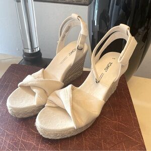 Tom’s wedge shoes size 8W. New without box